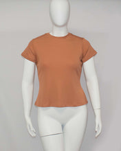 Load image into Gallery viewer, 4-way super stretch T-topsPayne Atelier Chicago4-way super stretch T-tops - Caramel color
